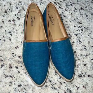 Trotters Teal Flats with Brown Accents size 8